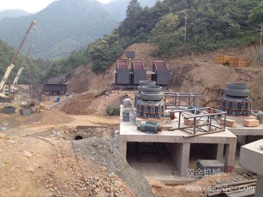 公路建設(shè)的破碎機